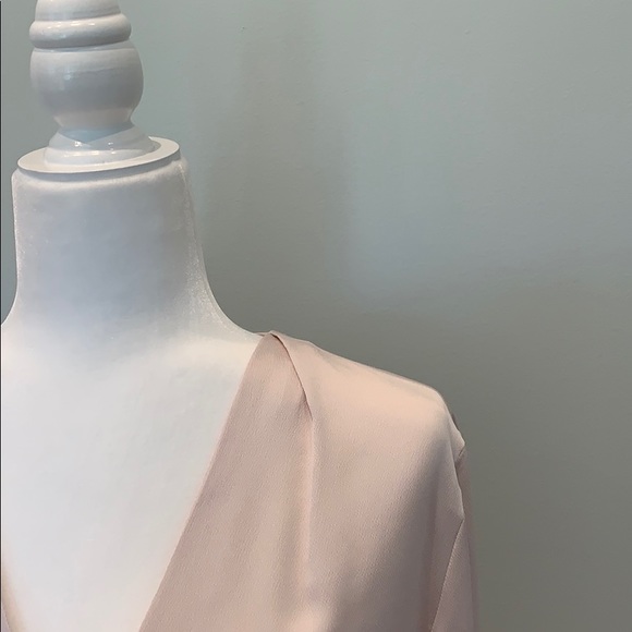 Banana Republic champagne colored v neck blouse - Picture 3 of 6